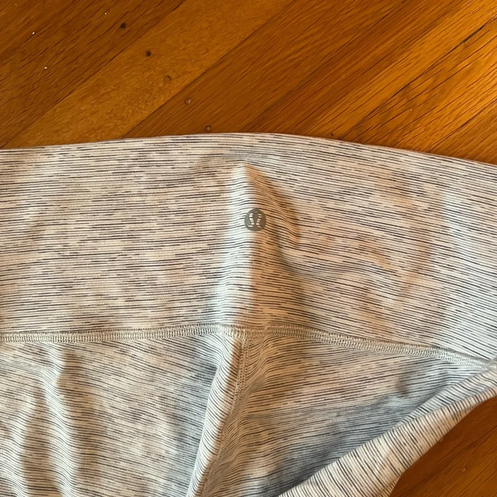 Lululemon Wunder Under Leggings - Picture 2 of 5